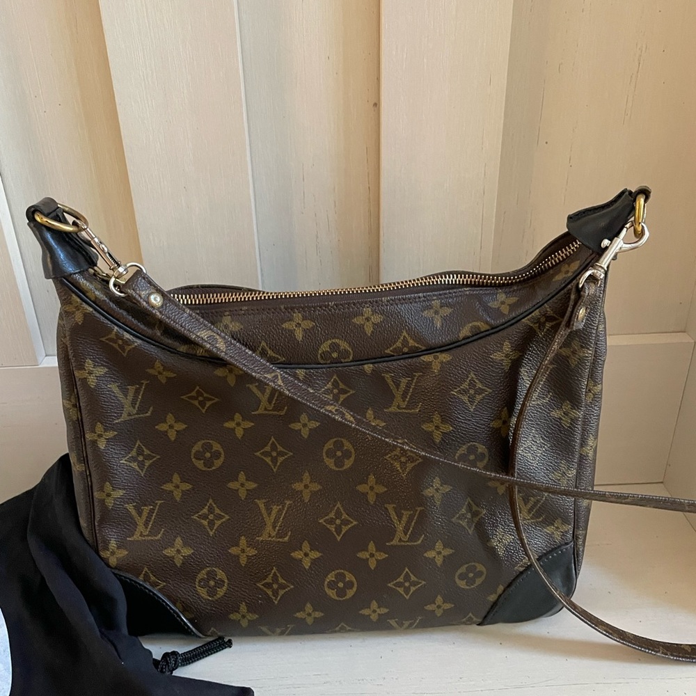 Authentic! Louis Vuitton Vintage Crossbody Bag